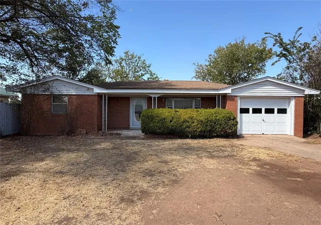 Photo 1 of Single family home for sale at 216 S 7th Street, Sentinel, OK 73664 | MLS# 1250078 | Listing updated on 2026-09-30