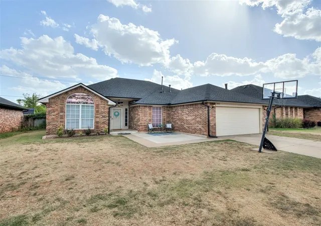 Single family home for sale at 11712 SW 7th Street, Yukon, OK 73099 | MLS# 1250088