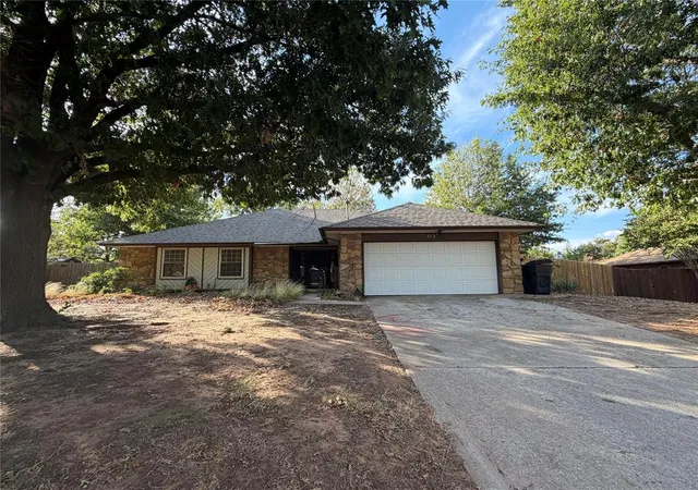 Photo 1 of Single family home for sale at 113 Lochwood Ln, Yukon, OK 73099 | MLS# 1250134 | Listing updated on 2026-09-20