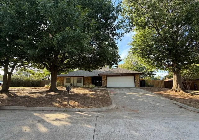 Photo 2 of Single family home for sale at 113 Lochwood Ln, Yukon, OK 73099 | MLS# 1250134 | Listing updated on 2026-09-20