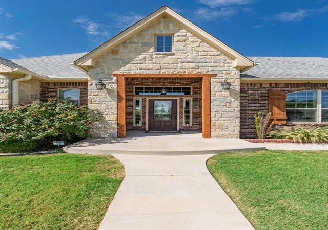 Photo 2 of Single family home for sale at 5728 Winding Crk Rd, Shawnee, OK 74804 | MLS# 1250158 | Listing updated on 2026-09-22