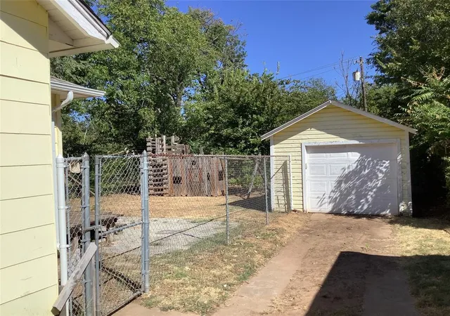 Photo 3 of Sale Pending at 2615 NW 40th Street, Oklahoma City, OK 73112 | MLS# 1250160 | Listing updated on 2026-10-07