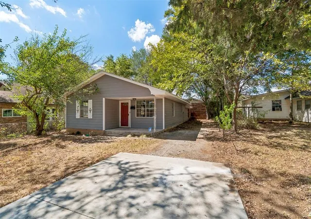 Photo 2 of Single family home for sale at 304 S 4th Street, Noble, OK 73068 | MLS# 1250162 | Listing updated on 2026-09-20