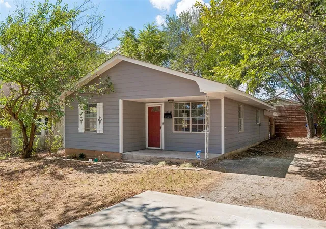 Photo 3 of Single family home for sale at 304 S 4th Street, Noble, OK 73068 | MLS# 1250162 | Listing updated on 2026-09-20