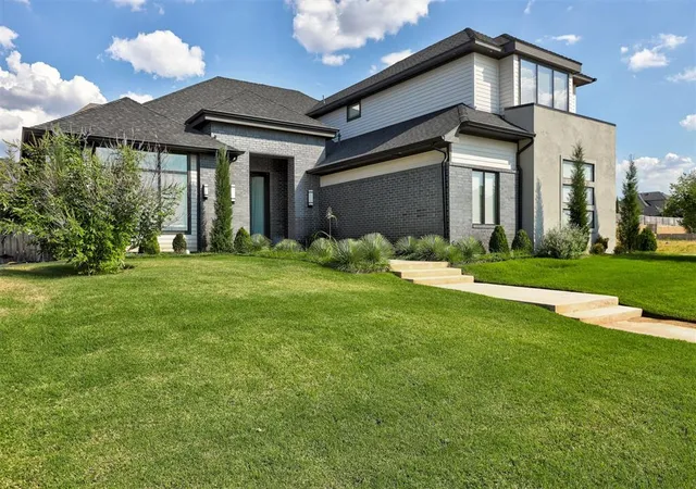 Photo 3 of Single family home for sale at 3109 Suncrest Dr, Norman, OK 73072 | MLS# 1250163 | Listing updated on 2026-09-21