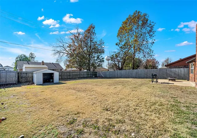 Photo 3 of Single family home for sale at 512 Wood Holw Ln, Moore, OK 73160 | MLS# 1250166 | Listing updated on 2026-09-21