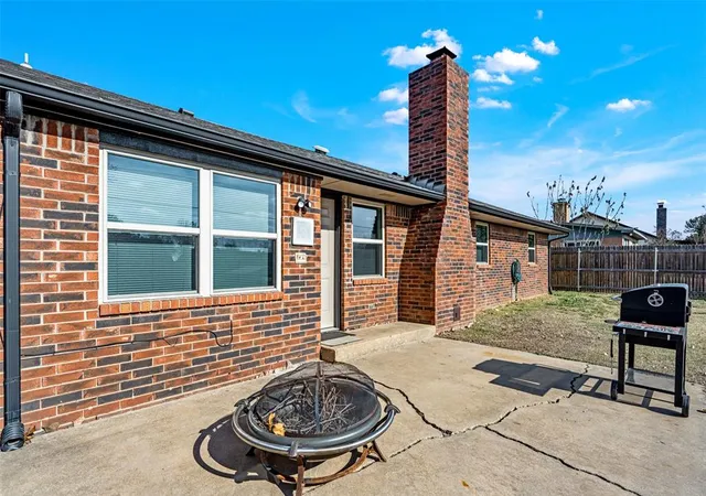 Photo 3 of Single family home for sale at 512 Wood Holw Ln, Moore, OK 73160 | MLS# 1250166 | Listing updated on 2026-09-21