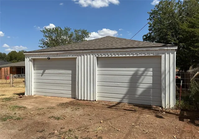 Photo 18 of Single family home for sale at 624 S 18th Street, Clinton, OK 73601 | MLS# 1250168 | Listing updated on 2026-09-22