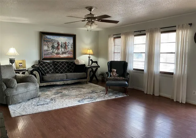 Photo 2 of Single family home for sale at 624 S 18th Street, Clinton, OK 73601 | MLS# 1250168 | Listing updated on 2026-09-22