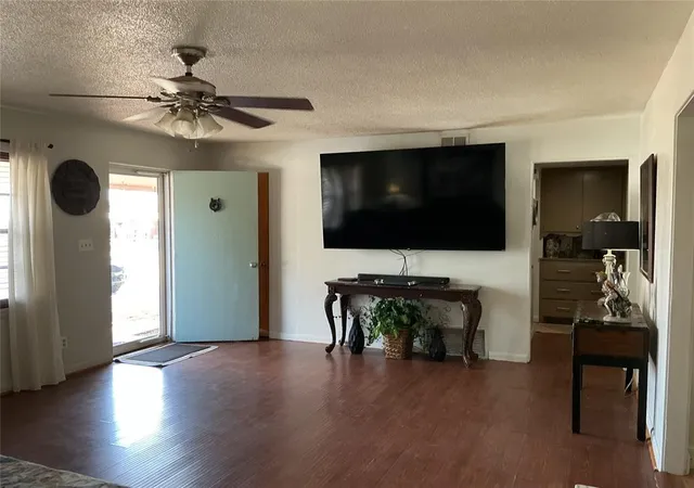 Photo 3 of Single family home for sale at 624 S 18th Street, Clinton, OK 73601 | MLS# 1250168 | Listing updated on 2026-09-22