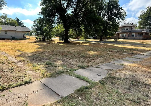 Photo 1 of Land for sale at 627 S 8th Street, Chickasha, OK 73018 | MLS# 1250170 | Listing updated on 2026-09-23