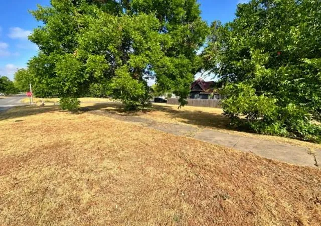 Photo 3 of Land for sale at 627 S 8th Street, Chickasha, OK 73018 | MLS# 1250170 | Listing updated on 2026-09-23