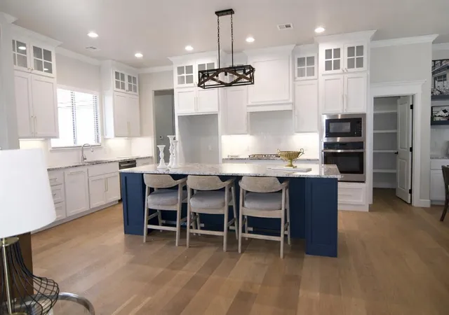 Photo 4 of Single family home for sale at 701 S Cimarron Rd, Yukon, OK 73099 | MLS# 1250173 | Listing updated on 2026-09-25