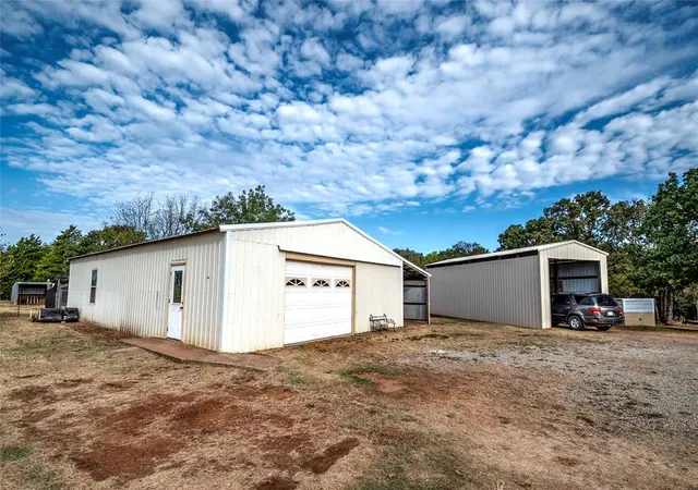 Photo 4 of Single family home for sale at 349493 E 850 Road, Chandler, OK 74834 | MLS# 1250178 | Listing updated on 2026-09-25