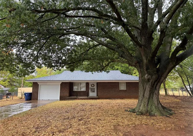 Single family home for sale at 1305 S 10th Street, Chickasha, OK 73018 | MLS# 1250182
