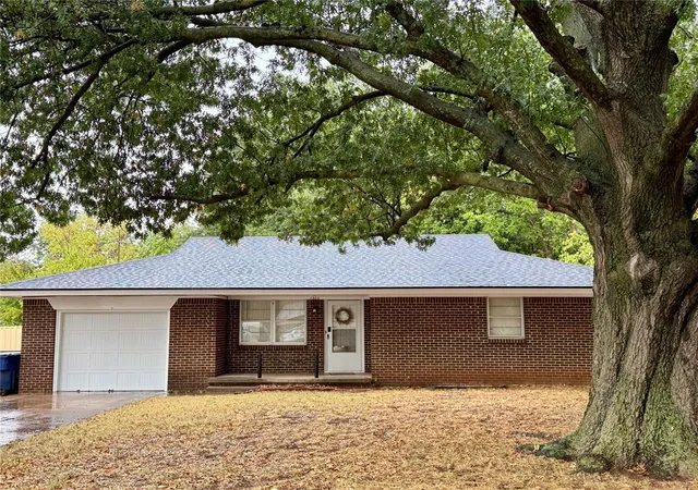 Photo 1 of Single family home for sale at 1305 S 10th Street, Chickasha, OK 73018 | MLS# 1250182 | Listing updated on 2026-09-23