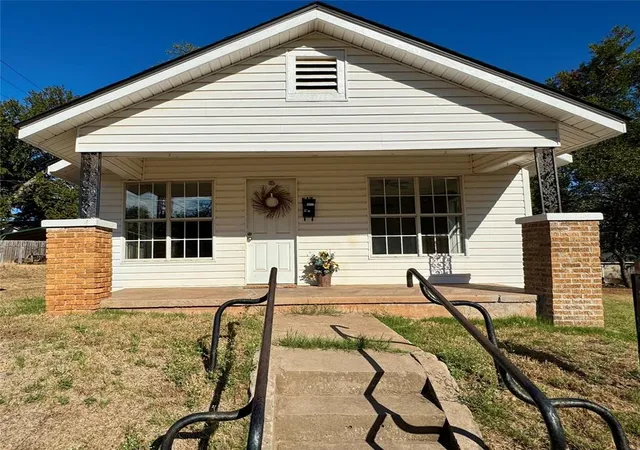 Photo 1 of Single family home for sale at 517 S 11th Street, Chickasha, OK 73018 | MLS# 1250185 | Listing updated on 2026-09-23