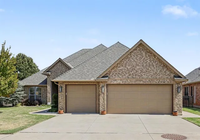 Single family home for sale at 11808 Sawgrass Rd, Oklahoma City, OK 73162 | MLS# 1250186