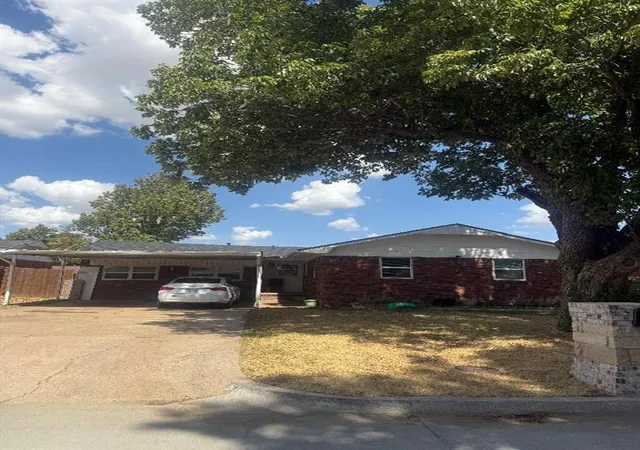 Single family home for sale at 513 SW 69th Street, Oklahoma City, OK 73139 | MLS# 1250189