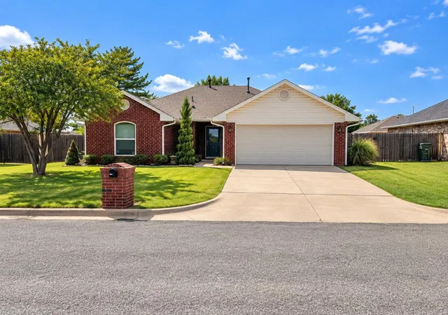 Photo 1 of Single family home for sale at 1751 Kelley Dr, Clinton, OK 73601 | MLS# 1250190 | Listing updated on 2026-09-21