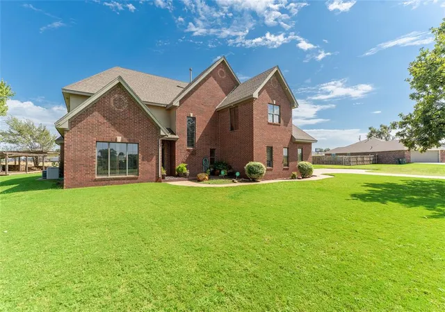 Photo 1 of Sale Pending at 107 Stratton Ln, Clinton, OK 73601 | MLS# 1250193 | Listing updated on 2026-10-09