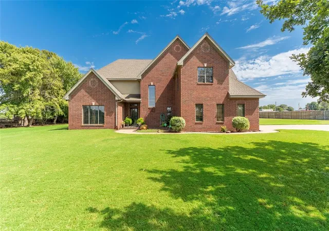 Photo 2 of Sale Pending at 107 Stratton Ln, Clinton, OK 73601 | MLS# 1250193 | Listing updated on 2026-10-09