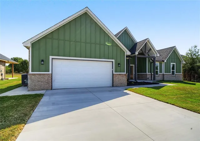 Photo 2 of Single family home for sale at 2000 Cattle Dr, Guthrie, OK 73044 | MLS# 1250197 | Listing updated on 2026-10-07