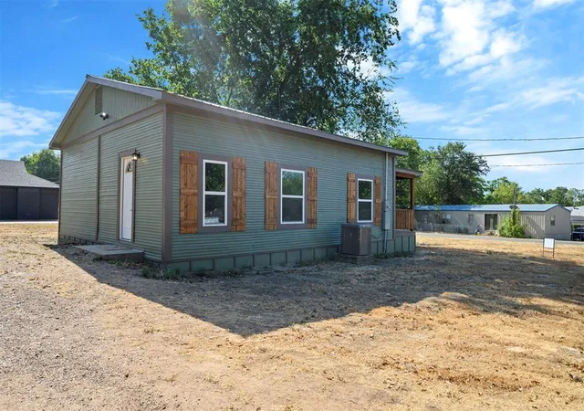 Photo 4 of Single family home for sale at 211 W Boston Ave, Fort Towson, OK 74735 | MLS# 1250223 | Listing updated on 2026-09-25