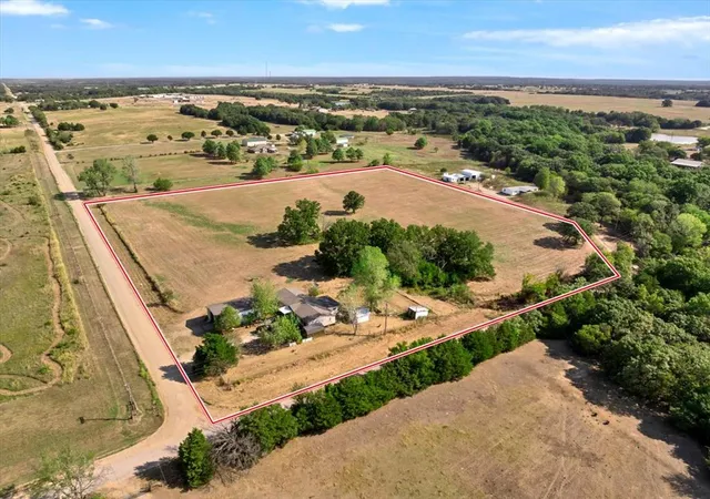 Photo 1 of Multi family home for sale at 827 N Graham Rd, Stroud, OK 74079 | MLS# 1250231 | Listing updated on 2026-09-22
