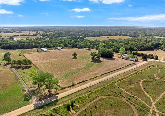Listing Photo 4 - Condo for sale in building located at 827 N Graham Rd, Stroud, OK 74079