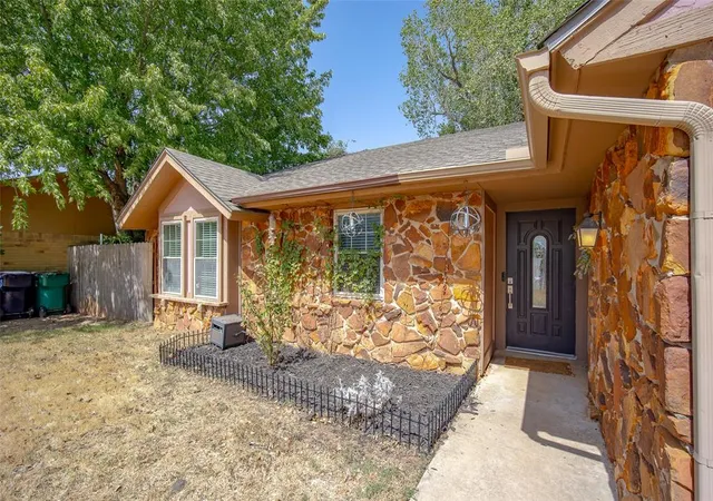Photo 2 of Single family home for sale at 8909 Nw 80th Street, Oklahoma City, OK 73132 | MLS# 1250239 | Listing updated on 2026-09-22