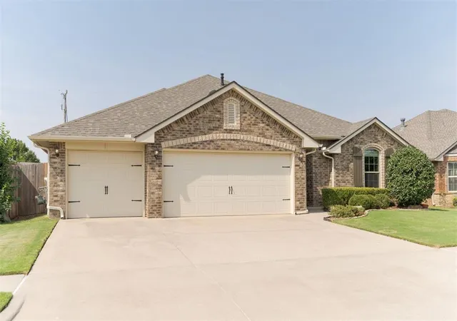 Photo 2 of Sale Pending at 15513 Cardinal Nest Dr, Edmond, OK 73013 | MLS# 1250249 | Listing updated on 2026-10-02