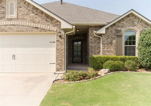 Photo 3 of Sale Pending at 15513 Cardinal Nest Dr, Edmond, OK 73013 | MLS# 1250249 | Listing updated on 2026-10-02