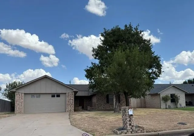 Photo 1 of Single family home for sale at 620 Taft St, Altus, OK 73521 | MLS# 1250250 | Listing updated on 2026-09-22