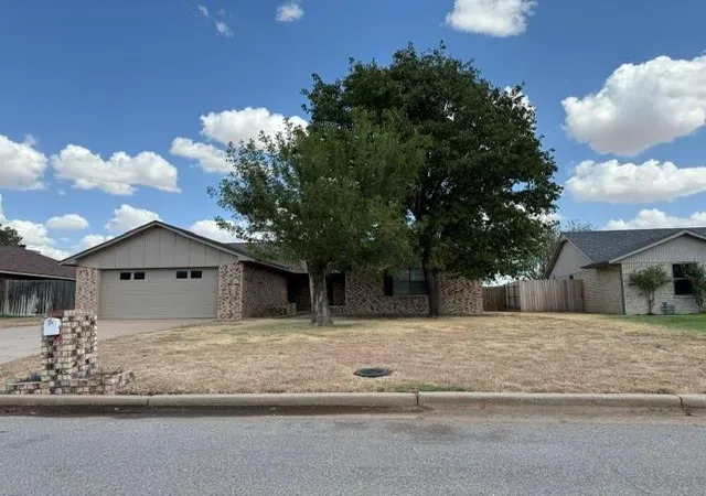 Photo 1 of Single family home for sale at 620 Taft St, Altus, OK 73521 | MLS# 1250250 | Listing updated on 2026-09-22