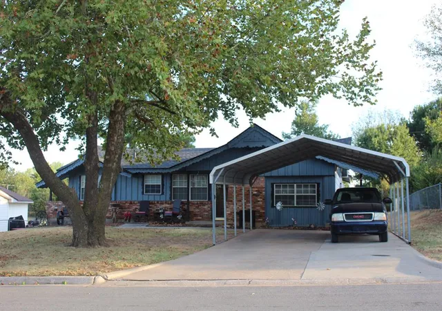 Photo 2 of Single family home for sale at 408 English Dr, Rush Springs, OK 73082 | MLS# 1250253 | Listing updated on 2026-09-22