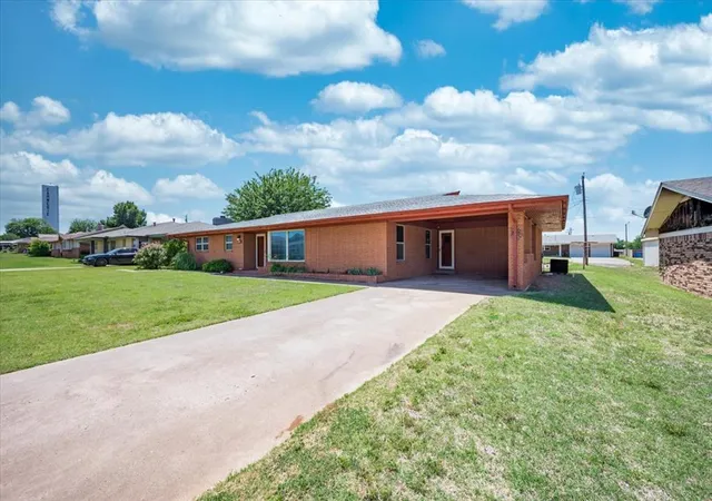 Photo 3 of Single family home for sale at 412 S Carol St, Carnegie, OK 73015 | MLS# 1250255 | Listing updated on 2026-09-22