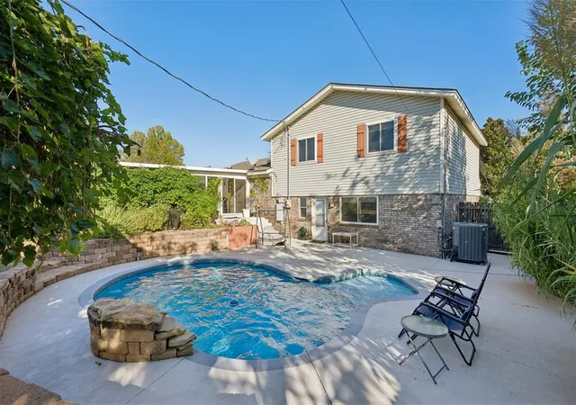 Photo 2 of Single family home for sale at 3712 Nw 70th Street, Oklahoma City, OK 73116 | MLS# 1250257 | Listing updated on 2026-10-08