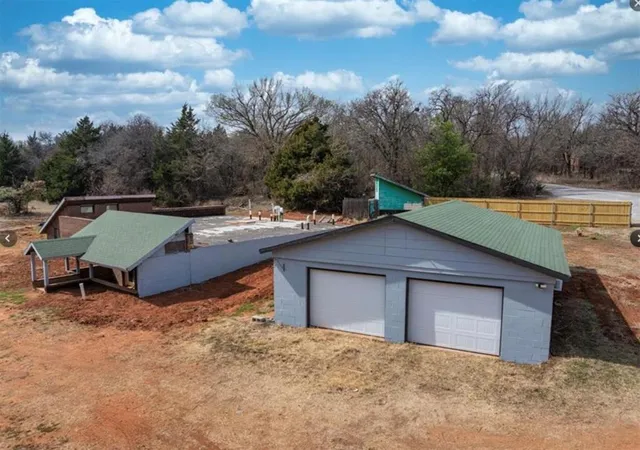 Photo 2 of Single family home for sale at 624 Rail Dr, Edmond, OK 73025 | MLS# 1250258 | Listing updated on 2026-09-22
