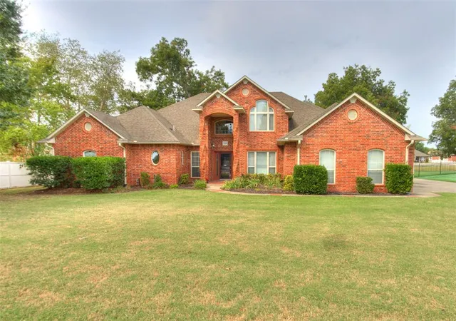 Photo 1 of Single family home for sale at 1502 N Windmill Ridge, Shawnee, OK 74804 | MLS# 1250261 | Listing updated on 2026-10-06