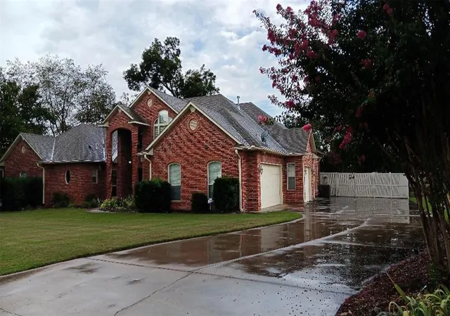 Photo 1 of Single family home for sale at 1502 N Windmill Ridge, Shawnee, OK 74804 | MLS# 1250261 | Listing updated on 2026-09-23