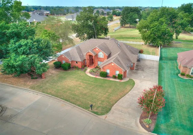 Photo 3 of Single family home for sale at 1502 N Windmill Ridge, Shawnee, OK 74804 | MLS# 1250261 | Listing updated on 2026-10-06