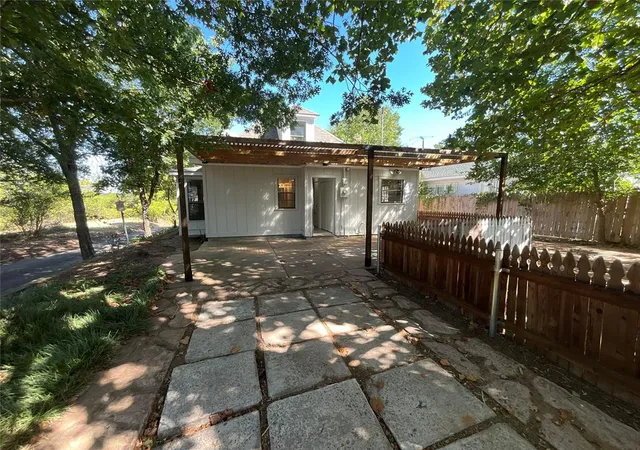 Photo 4 of Single family home for sale at 323 W 7th Street, Chandler, OK 74834 | MLS# 1250264 | Listing updated on 2026-09-25