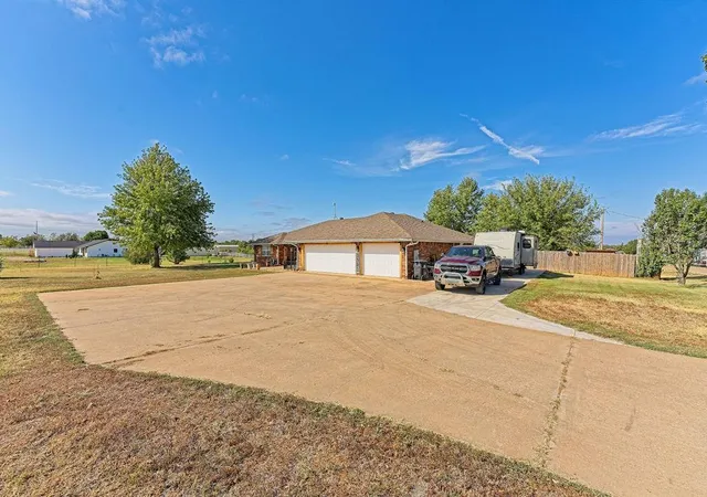 Photo 3 of Single family home for sale at 1901 S Broadway, Guthrie, OK 73044 | MLS# 1250266 | Listing updated on 2026-10-07