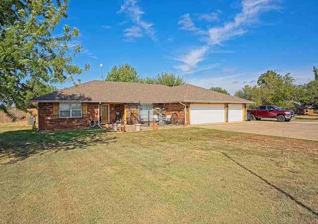 Single family home for sale at 1901 S Broadway, Guthrie, OK 73044 | MLS# 1250266
