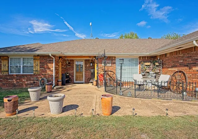 Photo 4 of Single family home for sale at 1901 S Broadway, Guthrie, OK 73044 | MLS# 1250266 | Listing updated on 2026-10-08
