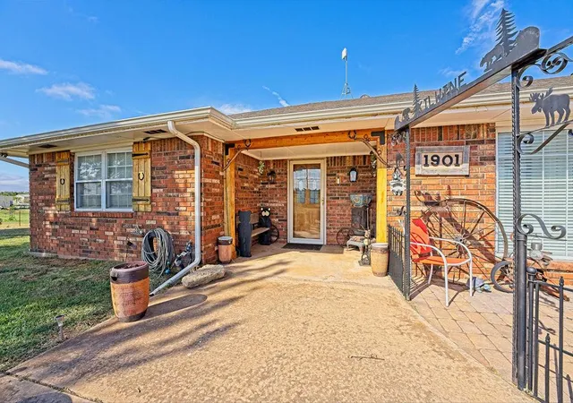 Photo 1 of Single family home for sale at 1901 S Broadway, Guthrie, OK 73044 | MLS# 1250266 | Listing updated on 2026-10-07