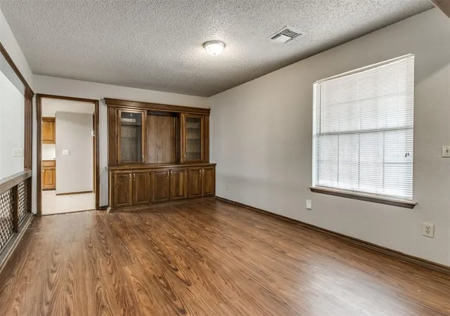 Photo 3 of Single family home for sale at 10417 Casa Linda, Oklahoma City, OK 73139 | MLS# 1250273 | Listing updated on 2026-09-22