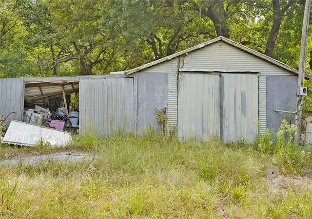 Photo 3 of Single family home for sale at 19549 W US Hwy 70, Lone Grove, OK 73443 | MLS# 1250276 | Listing updated on 2026-10-05