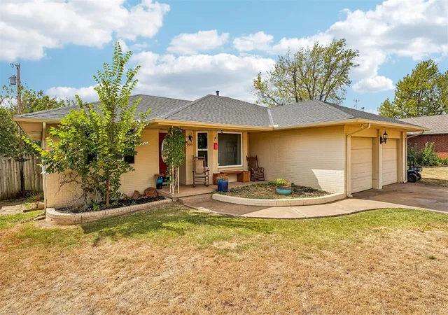 Photo 1 of Single family home for sale at 208 E 30th Street, Edmond, OK 73013 | MLS# 1250279 | Listing updated on 2026-09-25